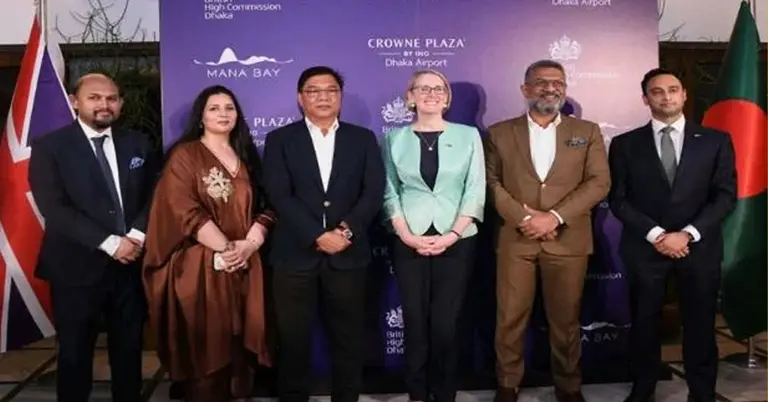 ব্রিটিশ হাইকমিশনারের বাসভবনে আয়োজিত অনুষ্ঠানে উপস্থিত ছিলেন এম রশিদুজ্জামান মিল্লাত